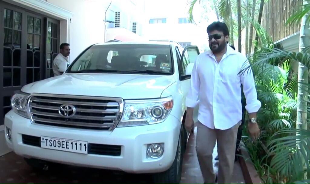 ChiruFanClub's tweet photo. #Chiru150Launch Time https://t.co/oJmMgLMsEM