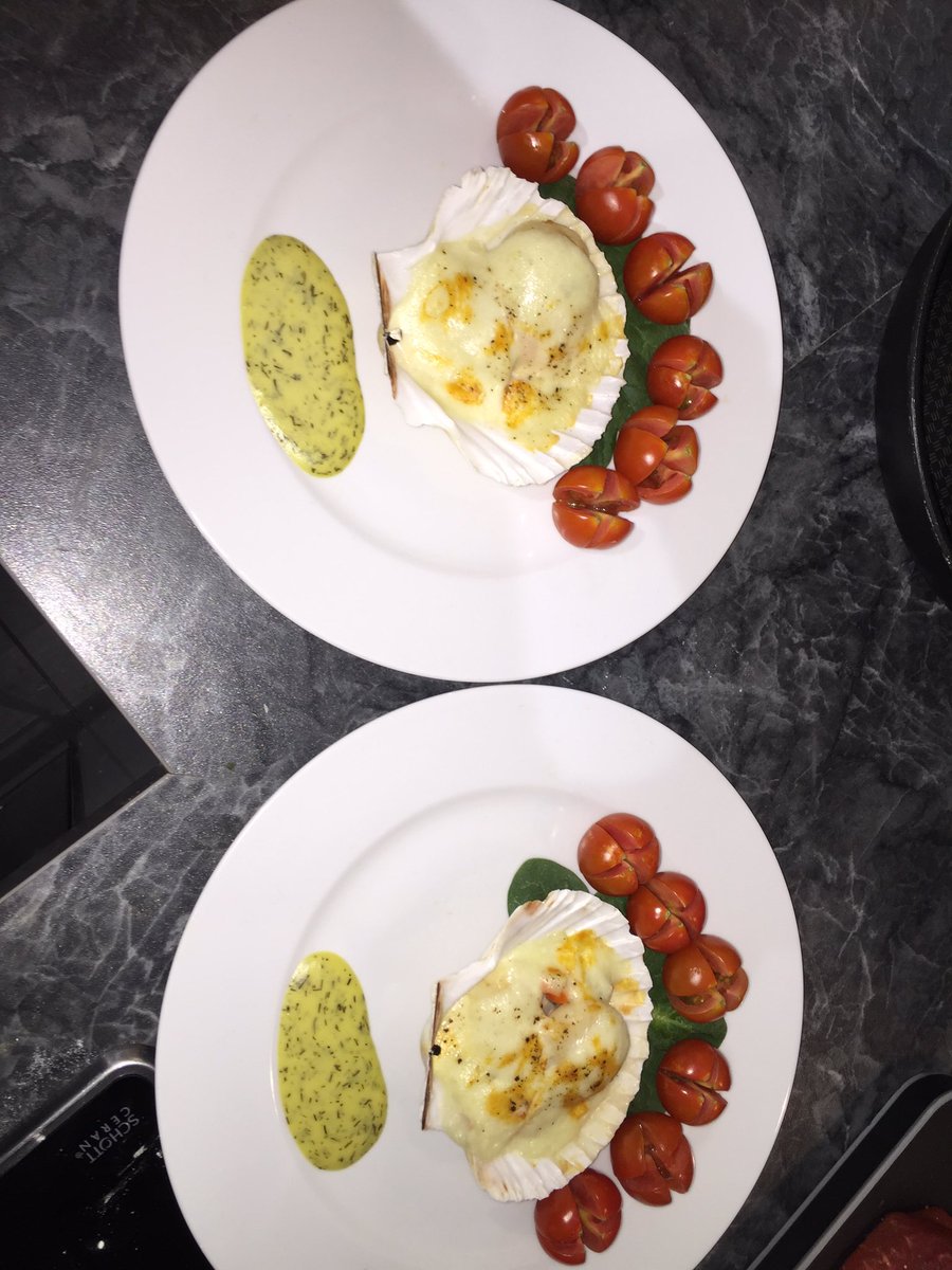 ChrisDrake87's tweet photo. Last nights home made starts by moi, grilled mozzarella and Tabasco scollops with garnish. #thelittlechef ๐ด https://t.co/kvzjtDgJsM