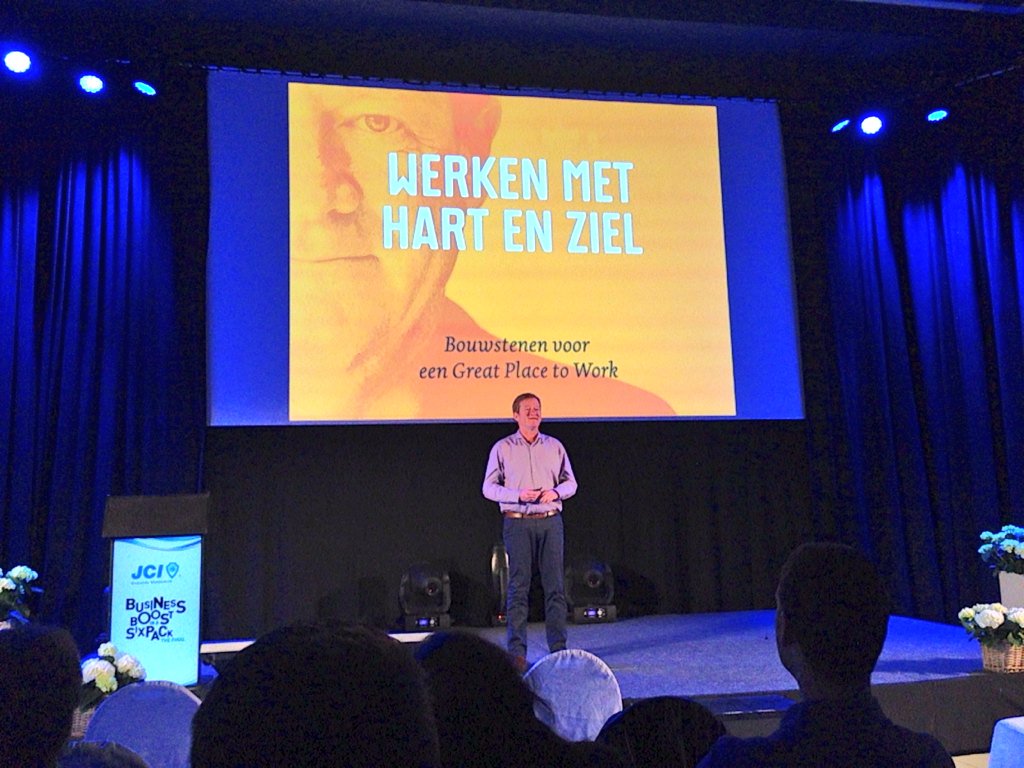 Klaar voor de passie en inspiratie van <a href="/WouterTorfs/">Wouter Torfs</a> #bndag // <a href="/JCIVlaanderen/">JCIVlaanderen</a>