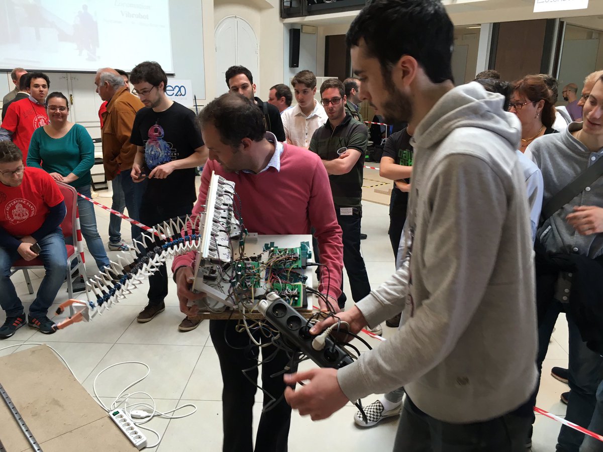 antoriccelli's tweet image. Ecco un esempio a #softroboticsweek2016 @ScuolaSantAnna