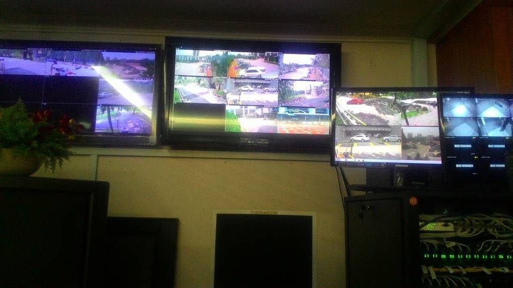 TheGabbyGums's tweet image. ※Saya perhatikan kamu semua😏
#cctv #networkinstaller #working by kenzaki_kaze