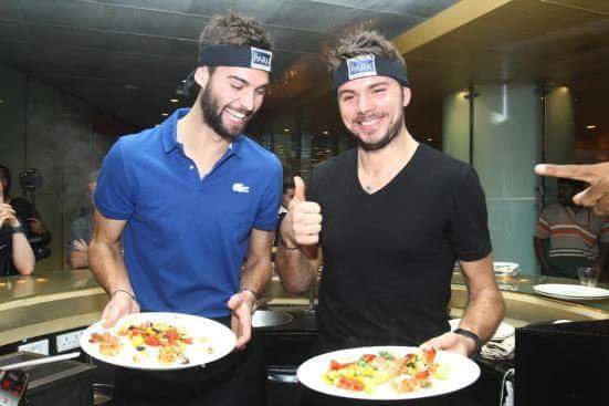 chda7777's tweet photo. 😍👌💕 #ChefStan #ChefBenoit #BestBuddies #Friends #Paire #Wawrinka ❤ https://t.co/vS5jF7SyR6