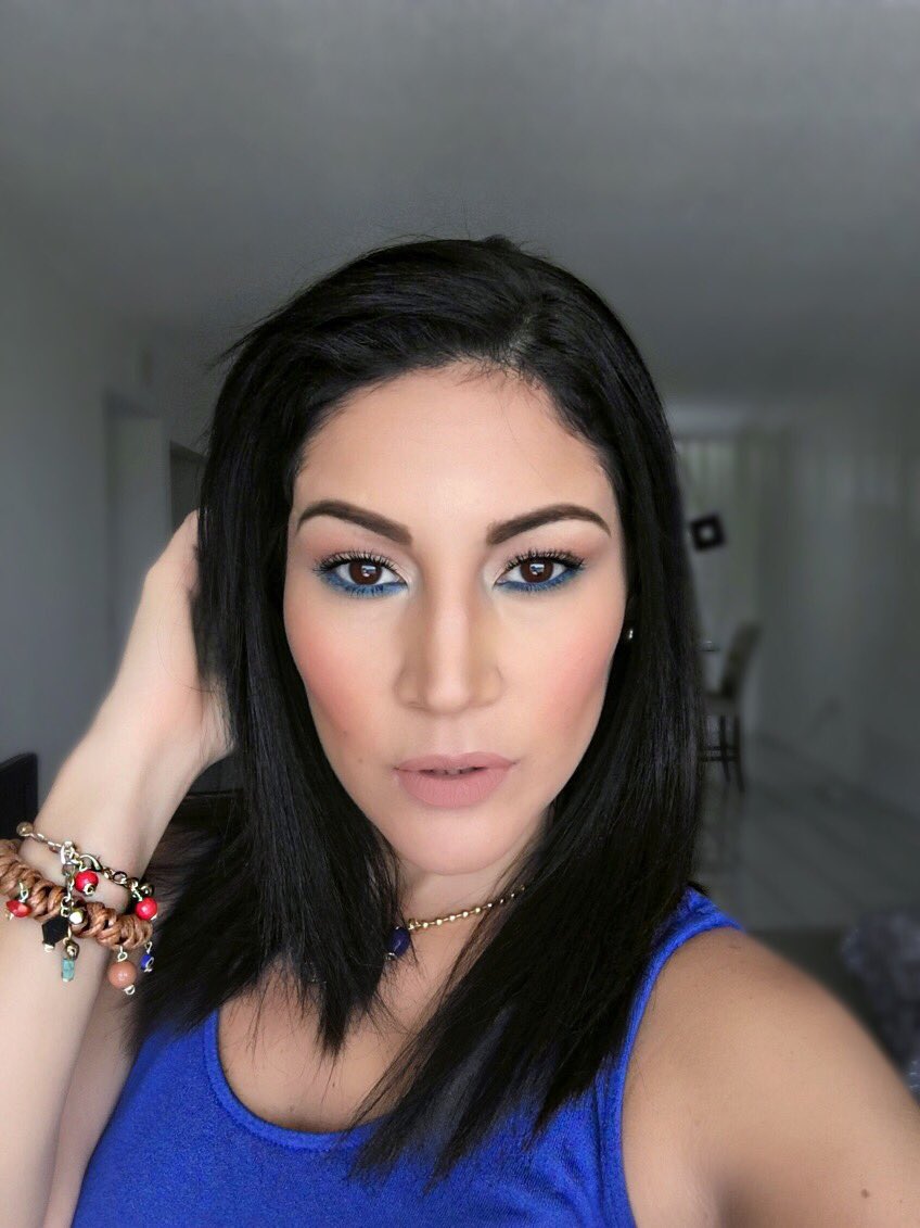kj2907's tweet photo. Makeup today #fridaymakeup  delineado azul @absolutenewyork  @karenjmakeup Instagram https://t.co/pMHWks9dnW