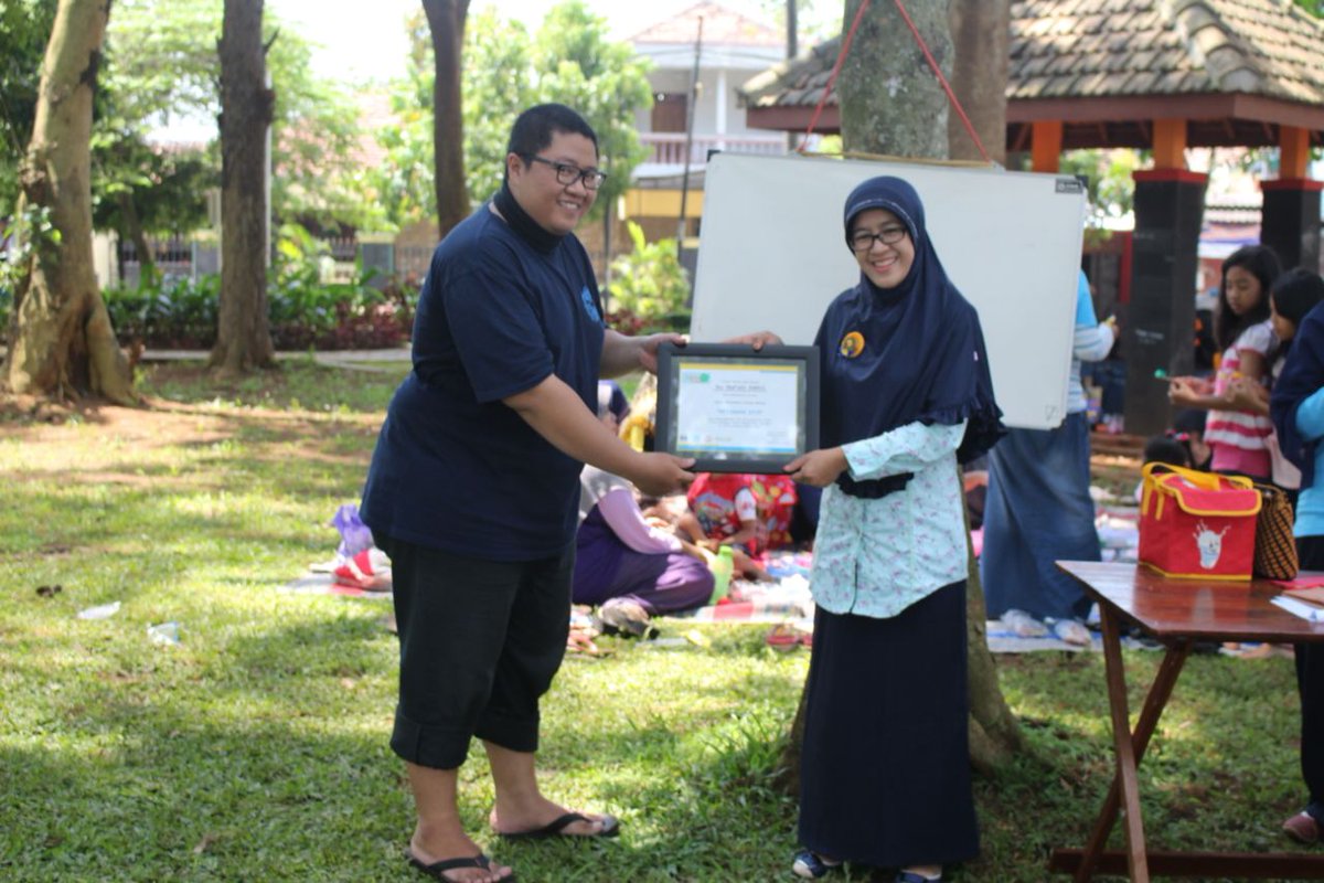 Terima kasih kami pada Ibu Maf'ulin sebagai pemateri kelas mimpi semoga ilmu yg dibagikan bermanfaat bagi kami semua