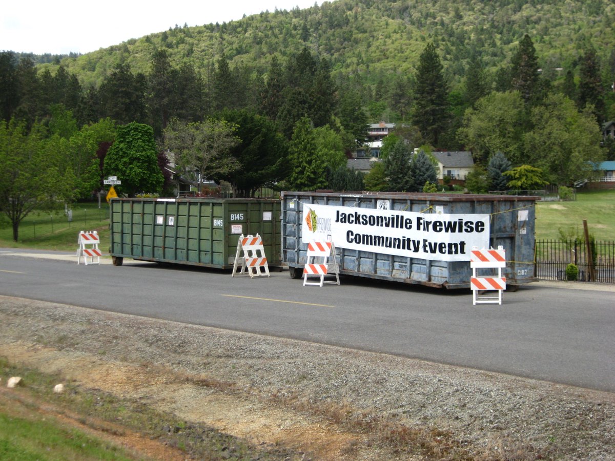 JvlleFDPIO's tweet photo. Saturday 4/30, 9:00 - 2:00 PM Westmont Firewise Event Debris Bins available. https://t.co/ruhAX8GmP2