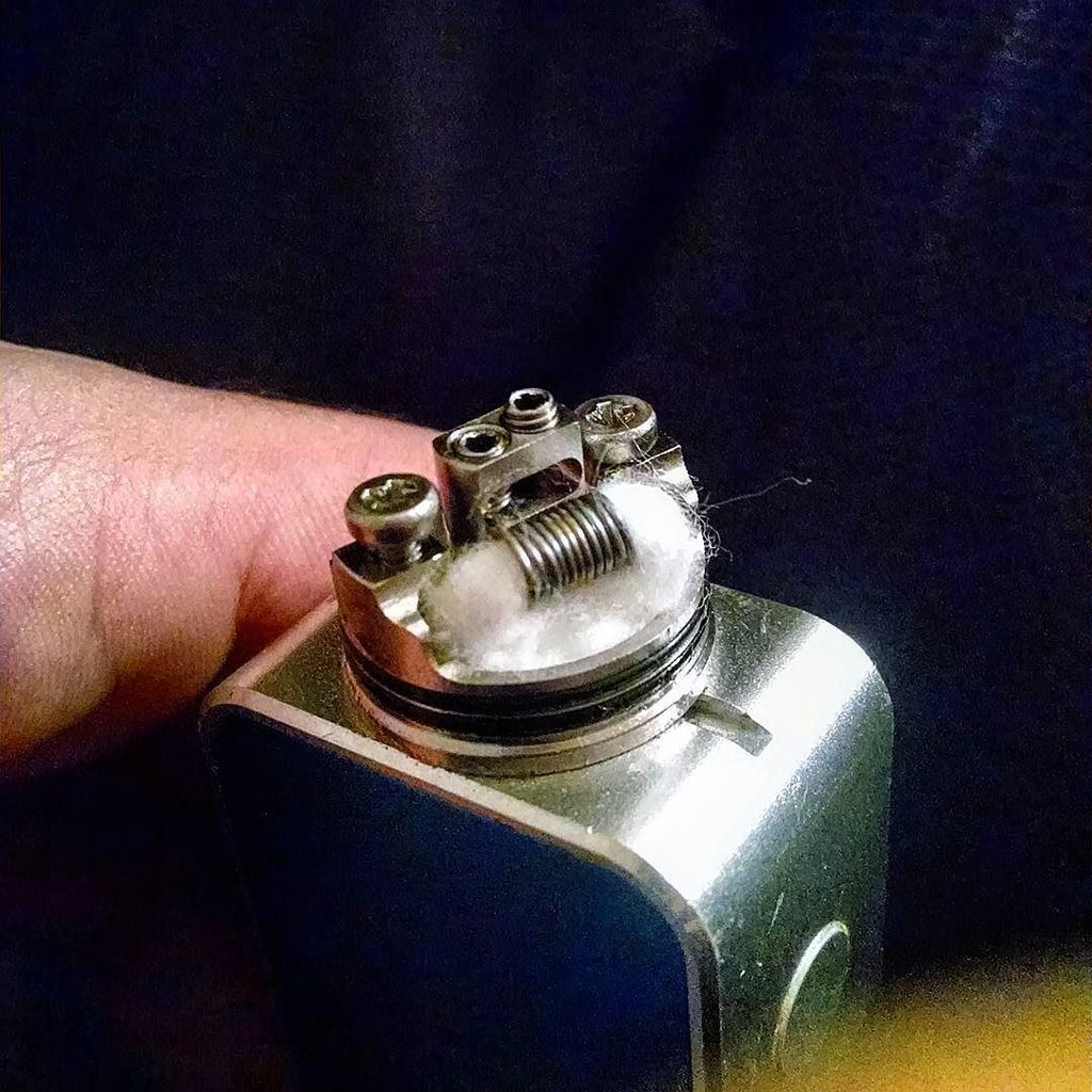 TheMaddChefie's tweet photo. https://t.co/cnqtSbF39F Quick #latenightbuilds #singlecoil 10wrap #24gkanthal .9 #ohms #vape #vaping #vapec… https://t.co/6VDJmVW61e