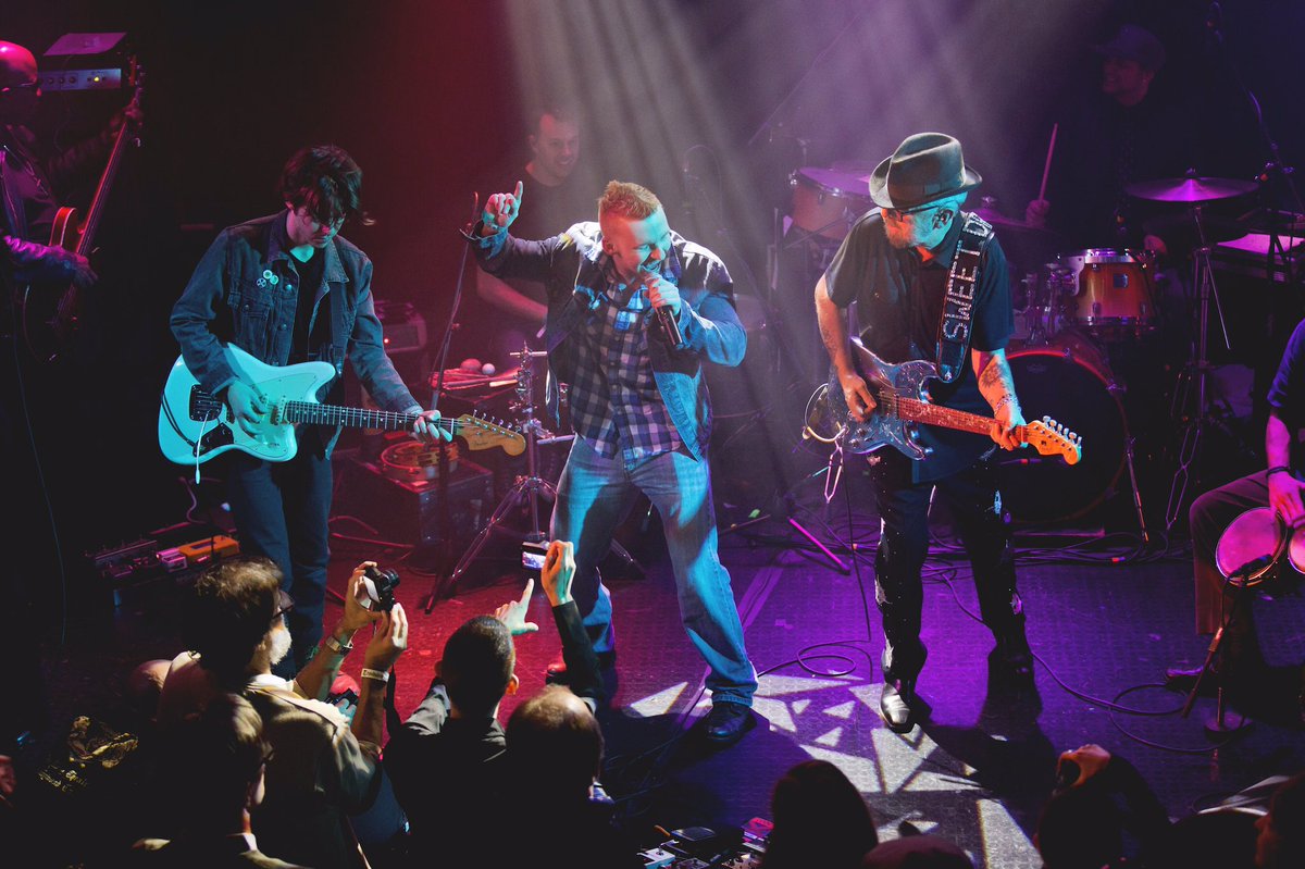 spitballin123's tweet photo. Stewart Lindsey rocking @theTroubadour Dec 17th 2015 https://t.co/HSQMOEPxKo