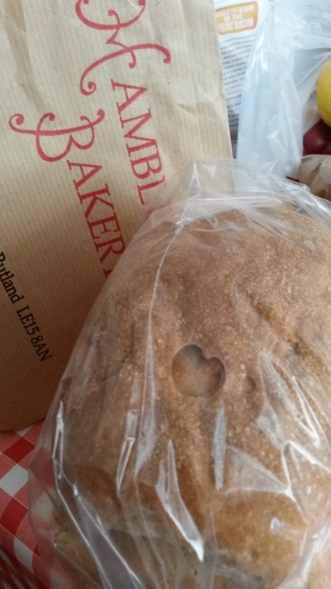 NeneValleyTrees's tweet photo. Bought a gf loaf from @HambletonBakery which came witha message of love in it. They really put their #heart into it! https://t.co/TsAc0fAFjF