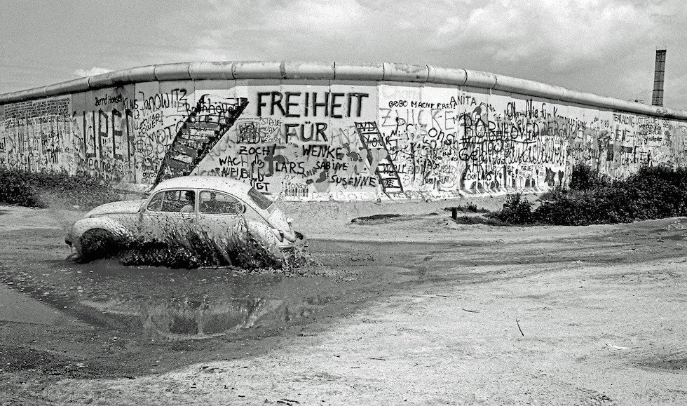 Chris John Dewitt 
Potsdamerplatz, #Berlin, 1985 
more ---> chrisjohndewitt.tumblr.com