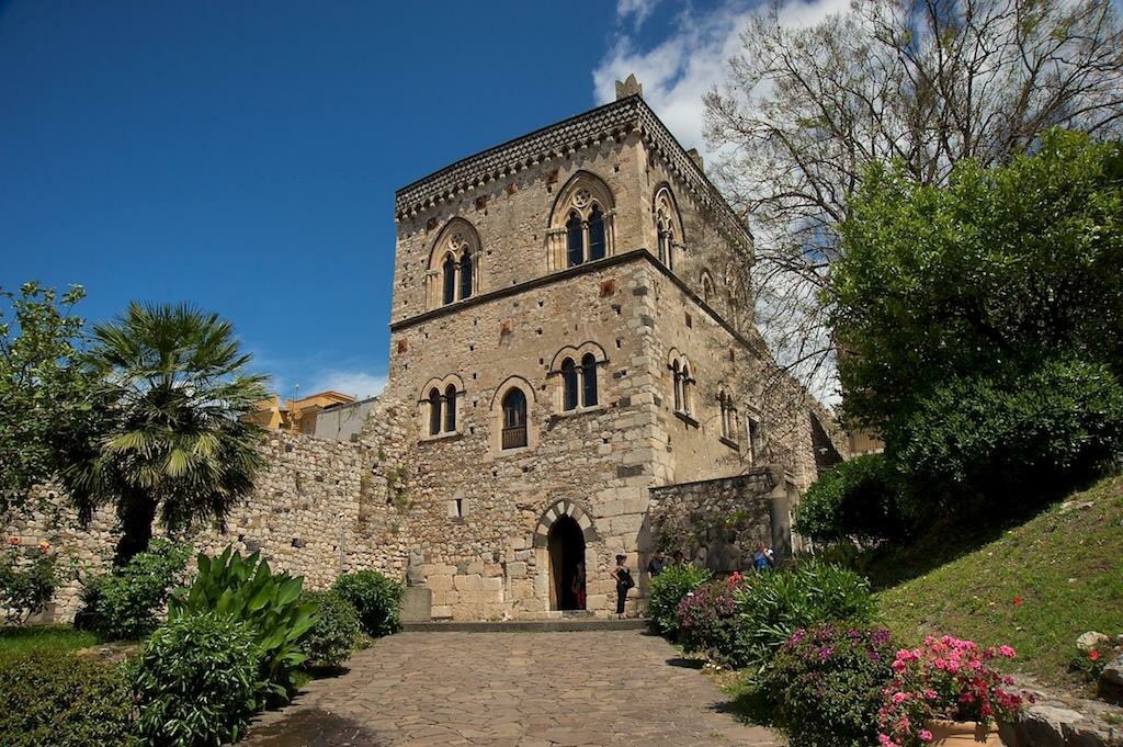 AlfioDiCosta's tweet photo. Meravigliosa Sicilia! Valorizziamola, #InsiemeSiPuò
Palazzo #Corvaja prende il nome dalla… https://t.co/69P8GMSlmX https://t.co/9z7D4TeaJJ