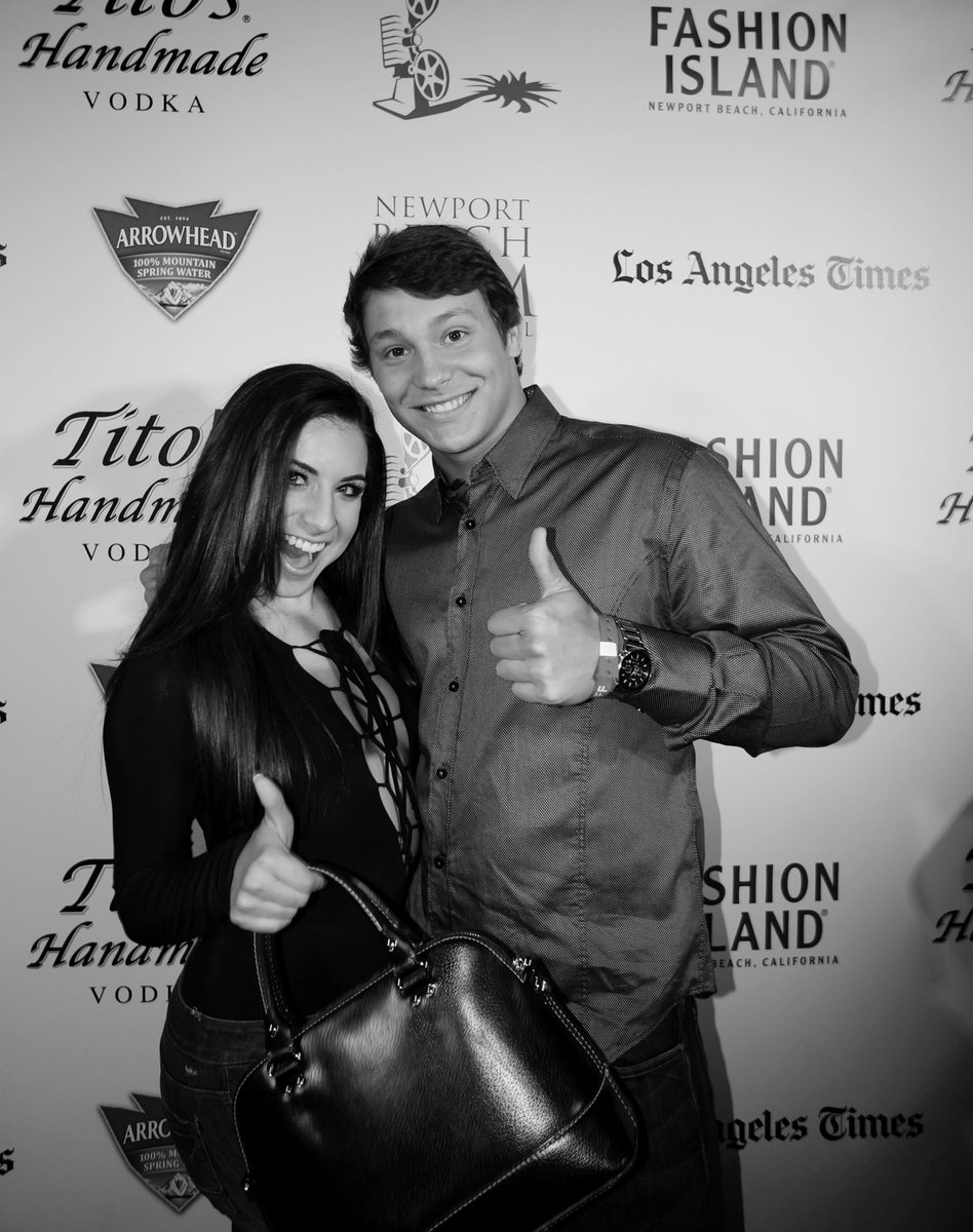 PROJECT13MAG's tweet photo. #Highfive emoji to all the #NBFF2016 volunteers & staff on organizing an awesome #indiefilm fest! #supportindiefilm https://t.co/GpE6Z4TPCM