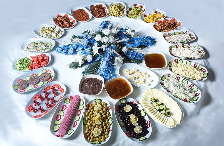 Sabah kahvaltı ile başlayıp, tüm gününüzü ailenizle geçirebileceğiniz bir Gazilik Divanına davet ediyoruz.