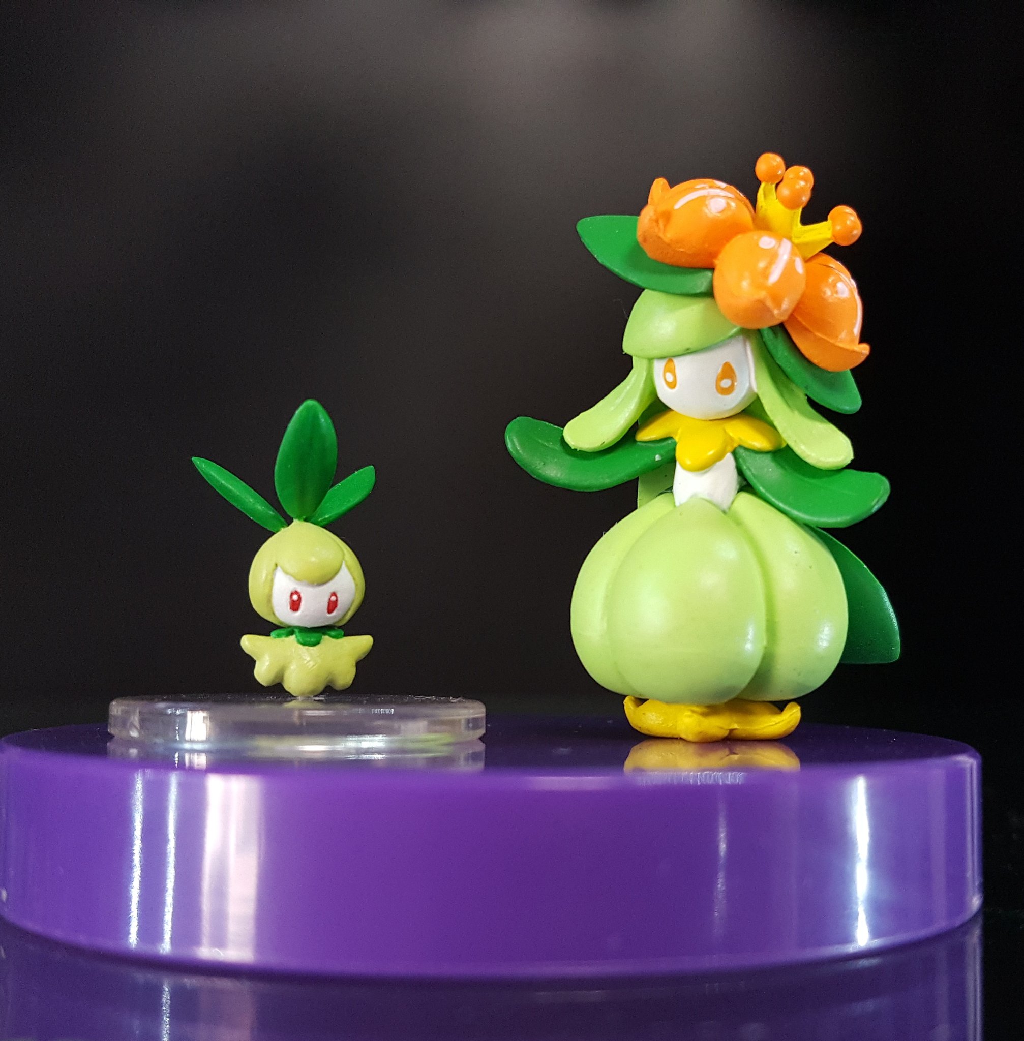 すくなめ 立体ポケモン図鑑チュリネ ドレディアです チュリネはフルスクラッチですが ドレディアはポケセン販売のストラップを流用し 穴抜け部分埋め 塗装にとどめてます 40分の1スケールのポケモンフィギュア作って立体ポケモン図鑑補完しようぜ