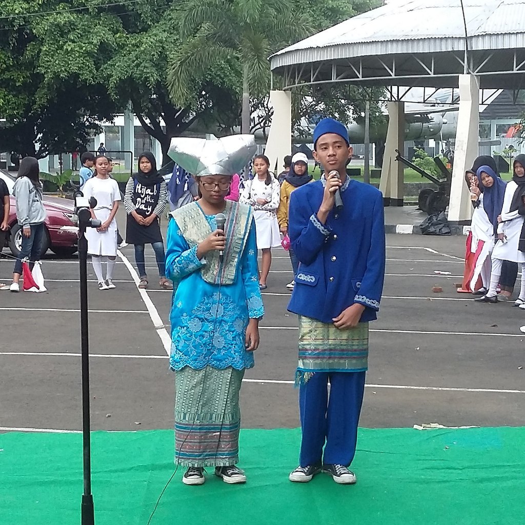 Salah satu kandidat lppc yaitu SMPN 92 Jakarta yang sedang menunjukan bakat menyanyi