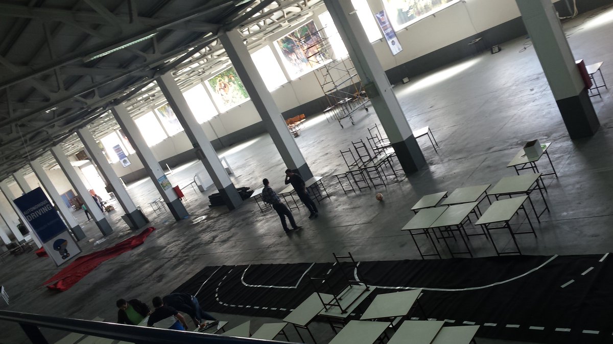 robotica2016's tweet photo. @robotica2016 fase de construção - Dia 1 https://t.co/wjZy8SvFbM