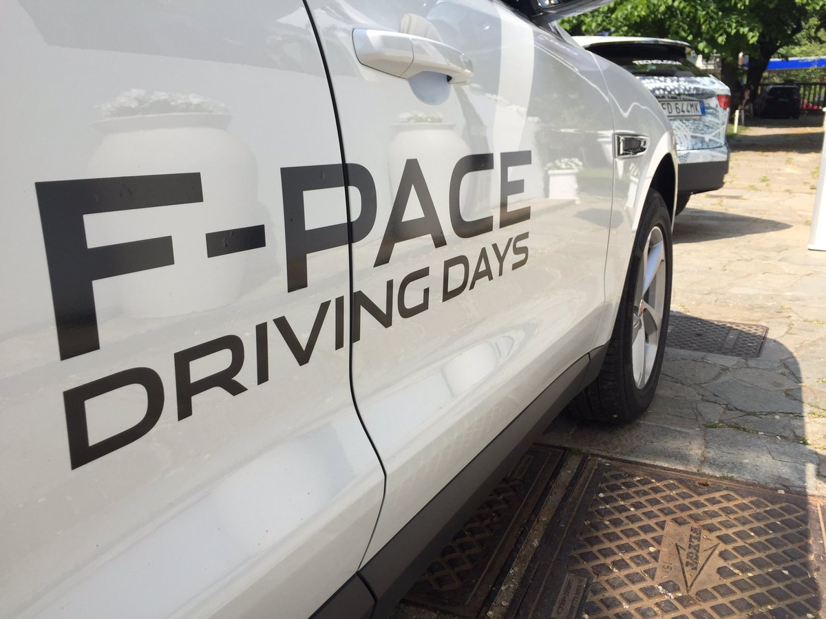 biAutoTo's tweet image. Vuoi effettuare un #TestDrive su #Jaguar #fpace? Ti aspettiamo fino alle 19 al Royal Club #Torino!