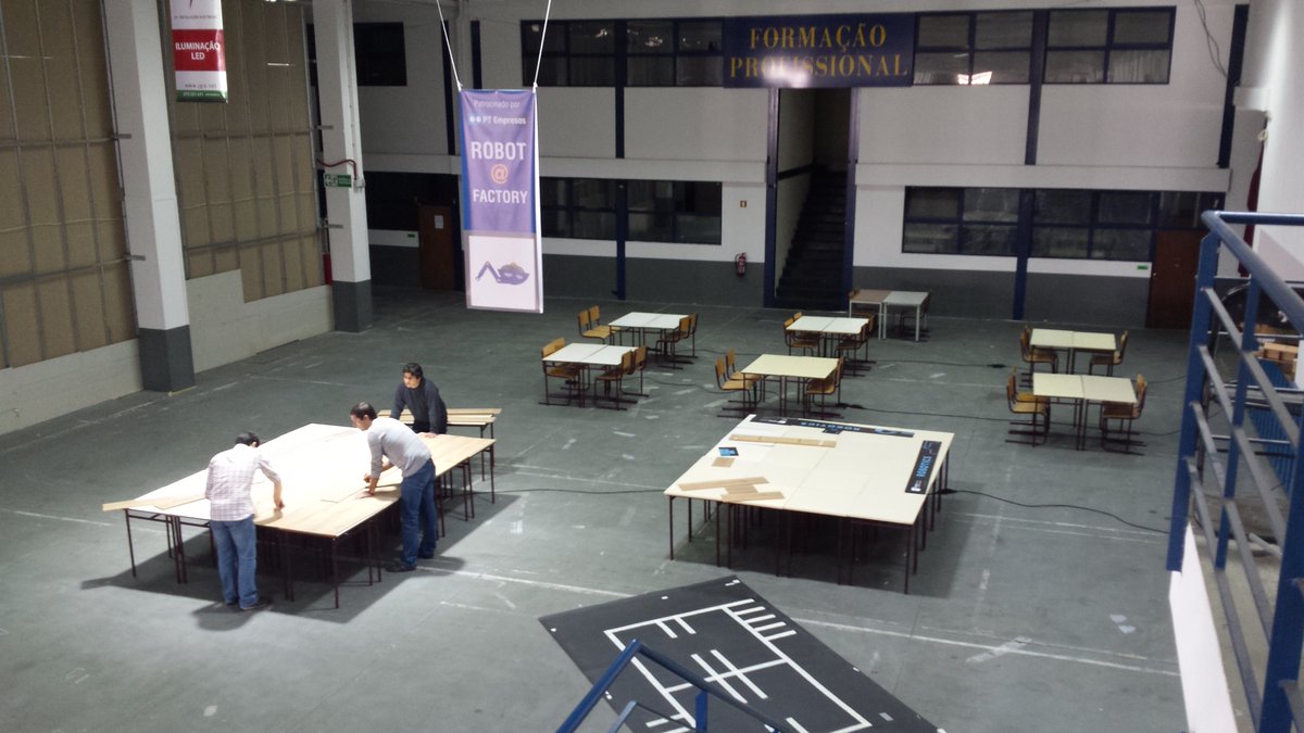 robotica2016's tweet photo. @robotica2016 fase de construção - Dia 1 https://t.co/YIz3dWNd15