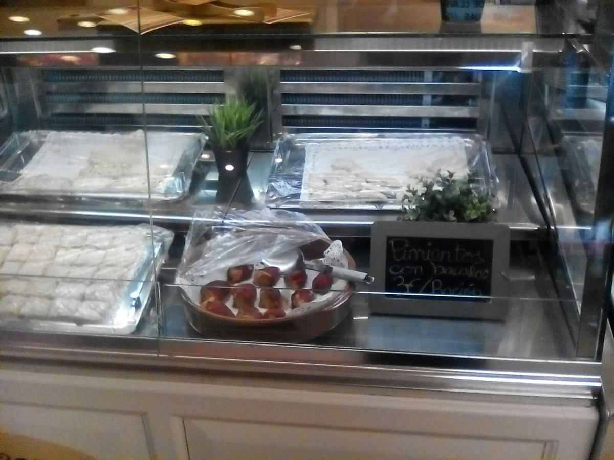 DeliCroq's tweet photo. #FelizSabado prueba la nueva delicia: pimientos con bacalao, ¡te encantarán! 😊 https://t.co/WeyJ1Ju80D