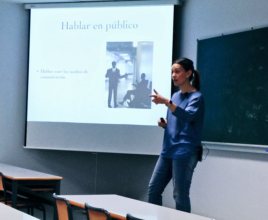 marketingupv's tweet photo. Terminamos el módulo de Comunicación Publicitaria con una clase de #RRPP y #Eventos de @CarolinaLRipoll #macom7 #VLC https://t.co/sVJrobZpaO