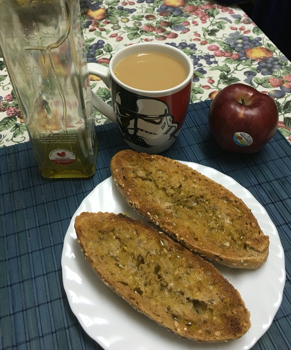 antoniagomezsi1's tweet photo. Empezar el día de manera saludable, tostadas de cereales con aceite #SecretToLive de @probeltebio y un Café #Cavite https://t.co/CmYgTMBU1x