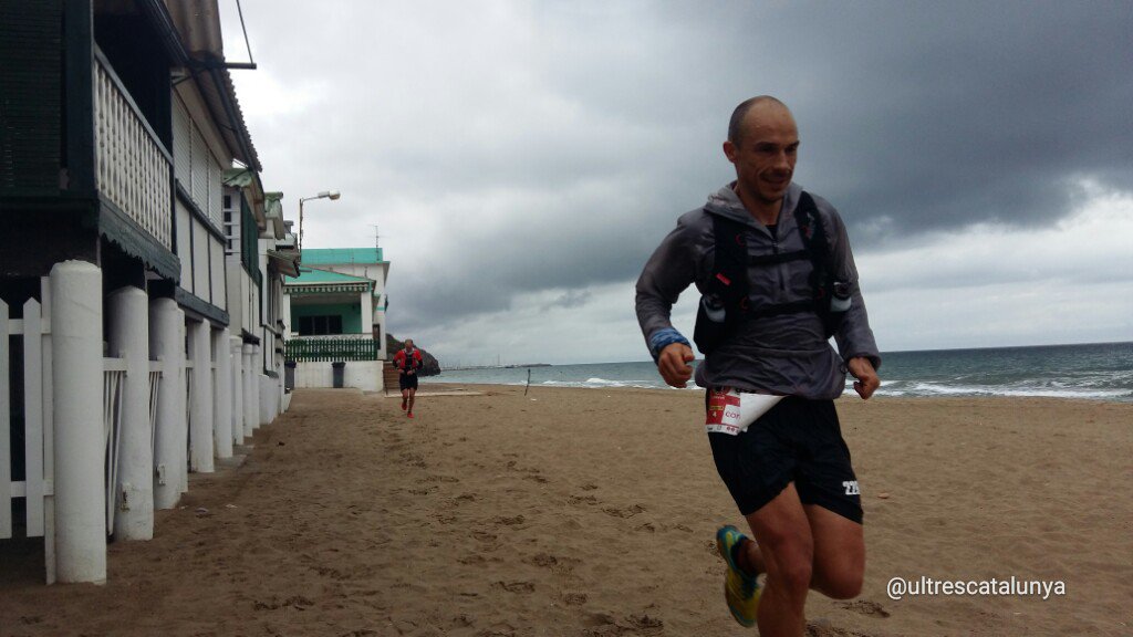ultrescatalunya's tweet photo. #UTBCN16 (Garraf km34/100)
Arriben liderant la prova el trio format per José A.Rodriguez, @itorija i @IsaacRiera91 https://t.co/qQCGnziZ33