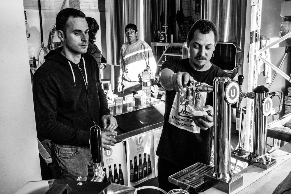 Alcoien35mm's tweet photo. Bon dia amics, una cerveseta per esmorçar? #alcoi #alcoy #CervesesLluna https://t.co/RL7g09hUXo
