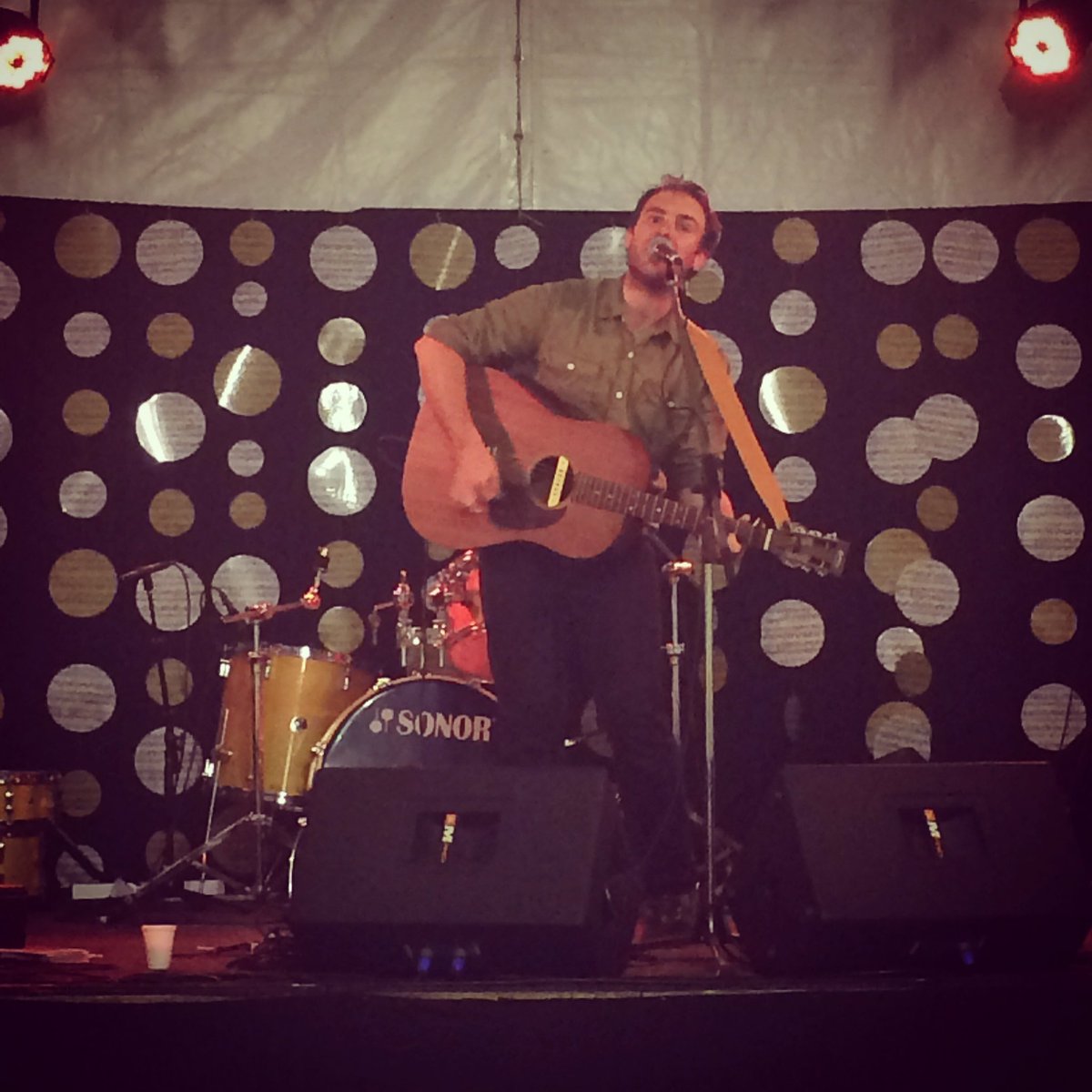weepinwillows's tweet photo. @daveycraddock making the crowd swoon at the @MtBeautyMusic Festival... 😊 #MBMF2016 #MtBeauty #DaveyCraddock 🎶👌 https://t.co/akaNJTOItQ