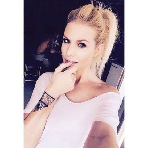 Adixiaa tweet media