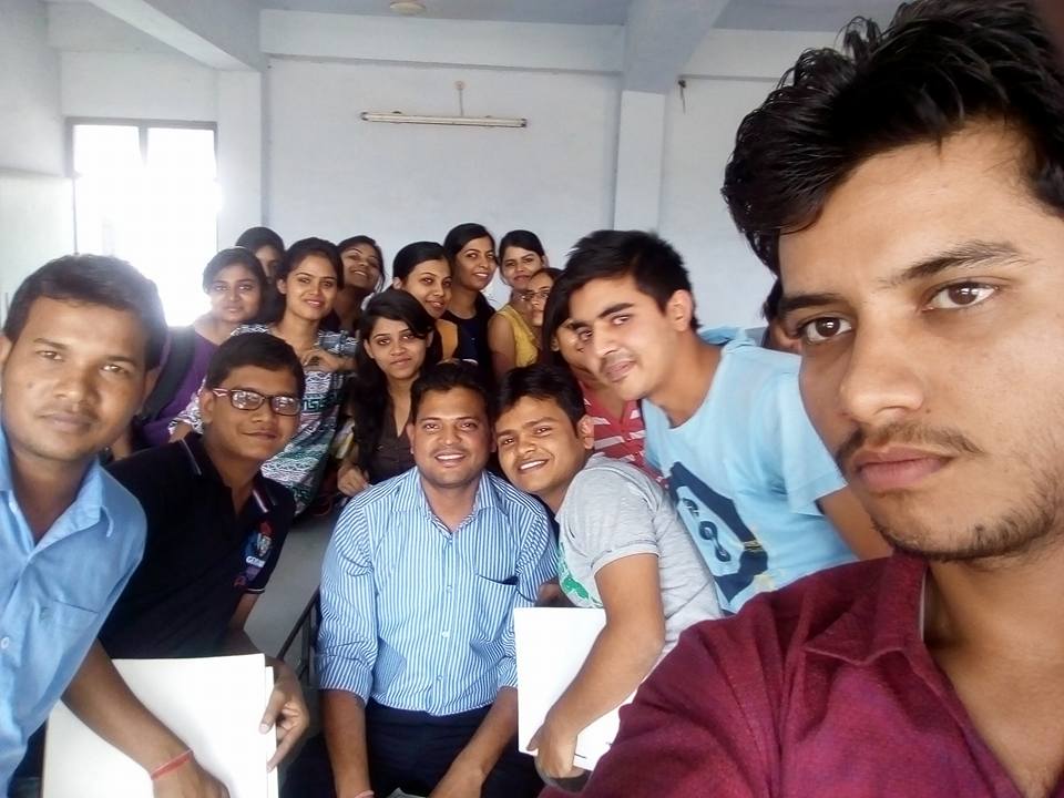 rohitvkd23's tweet image. fun time with kamlendra sir and classmates in the last class of the semester :-)