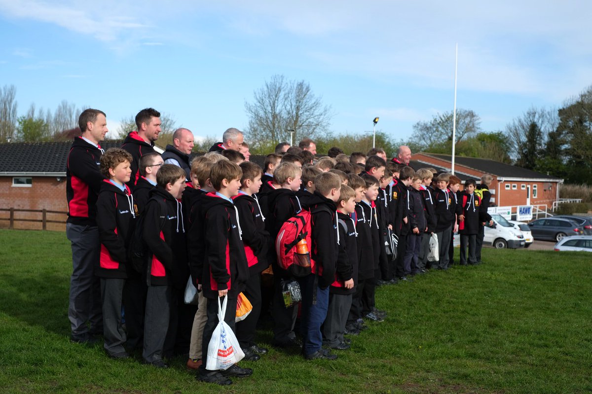 Ready for the off! Very smart set of players, and coaches heading off on #whitchurch_minis_2016 tour.