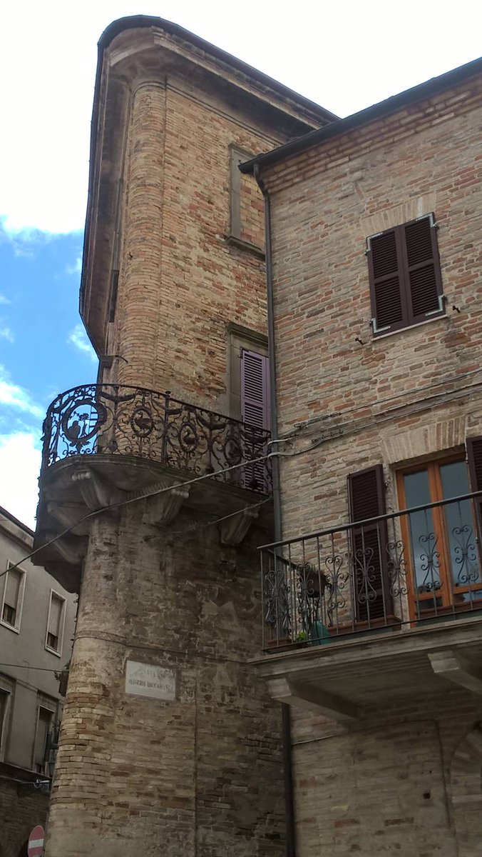 AldaMufloni's tweet photo. #Ripatransone nur wenige Schritte aus dem Strand und aus dem Berge #ParcodeiSibillini. #Marche zu entdecken! https://t.co/VnwCEngXuS