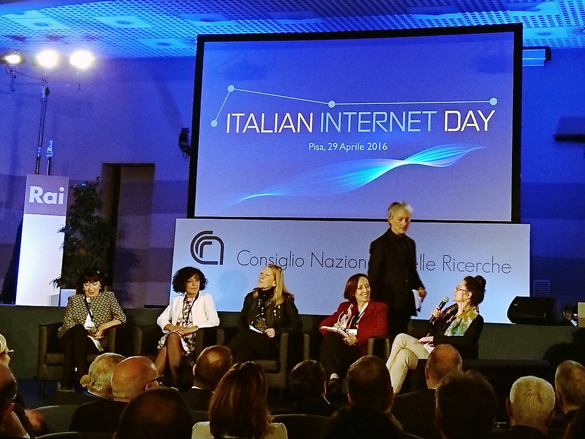 GabiPaolini's tweet photo. Avevo scattato anche questa @flavia_marzano Forse più carina :) Grazie a voi per la bella testimonianza.Yes We STEM! https://t.co/tH8xYdWRYl