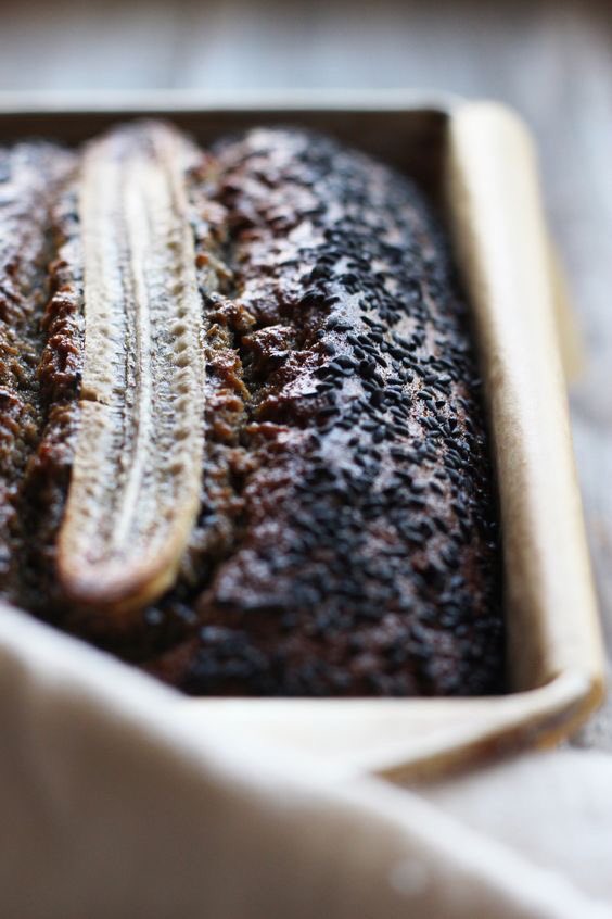 darkmifood's tweet photo. BLack Banana Bread 😍 #darkmi #veggyisthenewblack #vegan  #blackbread #bread #banana #breakfast #saturday #milan https://t.co/QymjwgI5wT