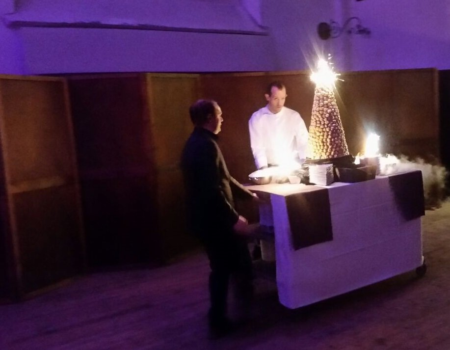 Wow, we caterden mooi bruilofstfeest in de Der Aa-kerk! Diner sloten we af met prachtige toren van profiteroles: