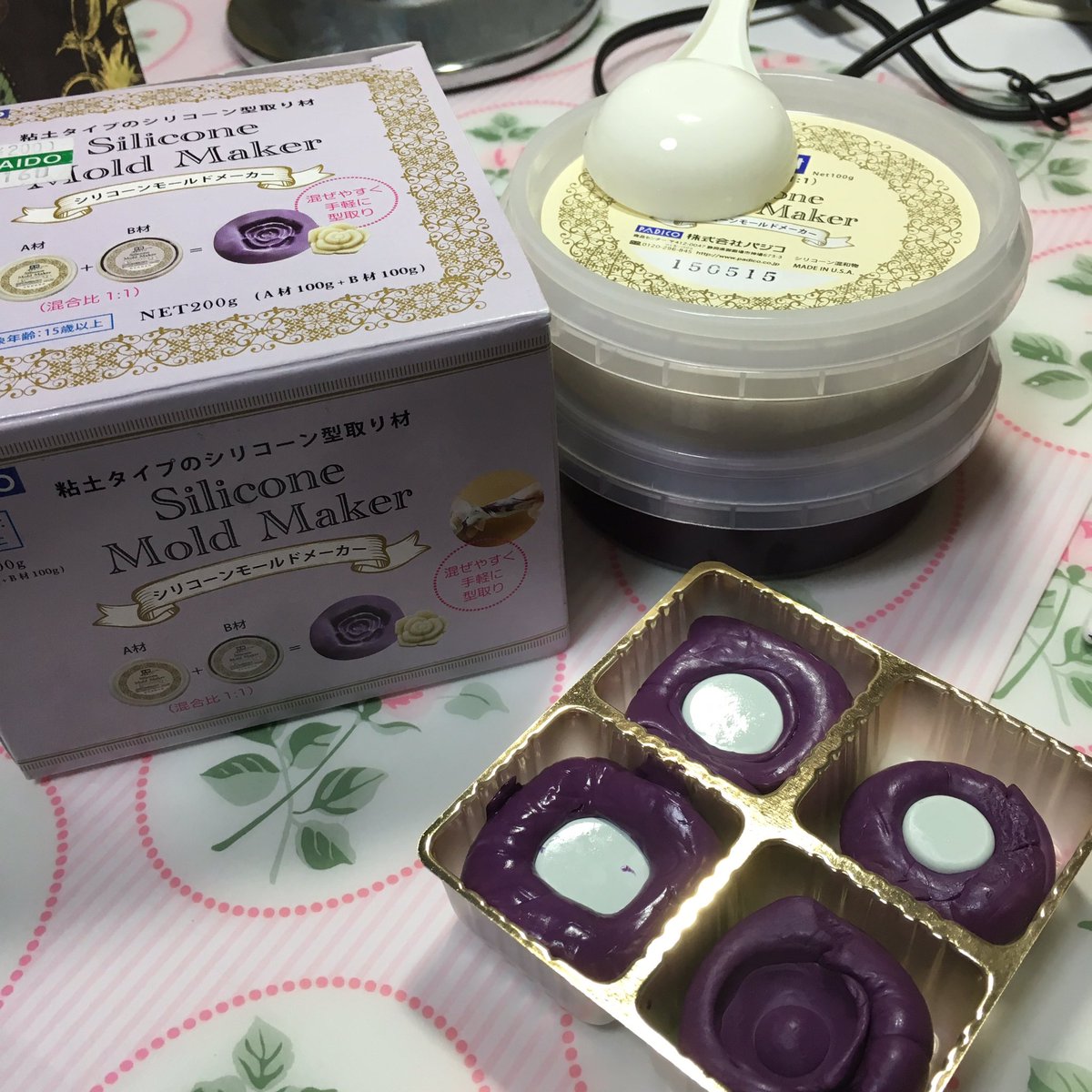 ちよ ドール充したい On Twitter Chiyo 283 レジンアイ 今日はシリコン型作りです パジコの粘土タイプのシリコン型取り 材を使ってみました 適度な油分と柔らかさで 細かい原型の型取りにも使えそうです 右下は失敗ですが 抜いた型のイメージです