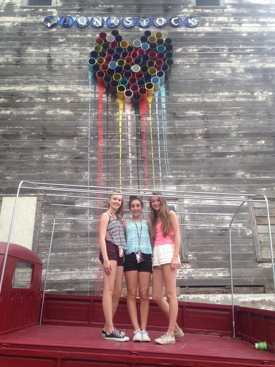 amanda_simon37's tweet photo. happy bday mads!! hope you have a great day!💜💜 @mwederquist https://t.co/pcl0nBfod5