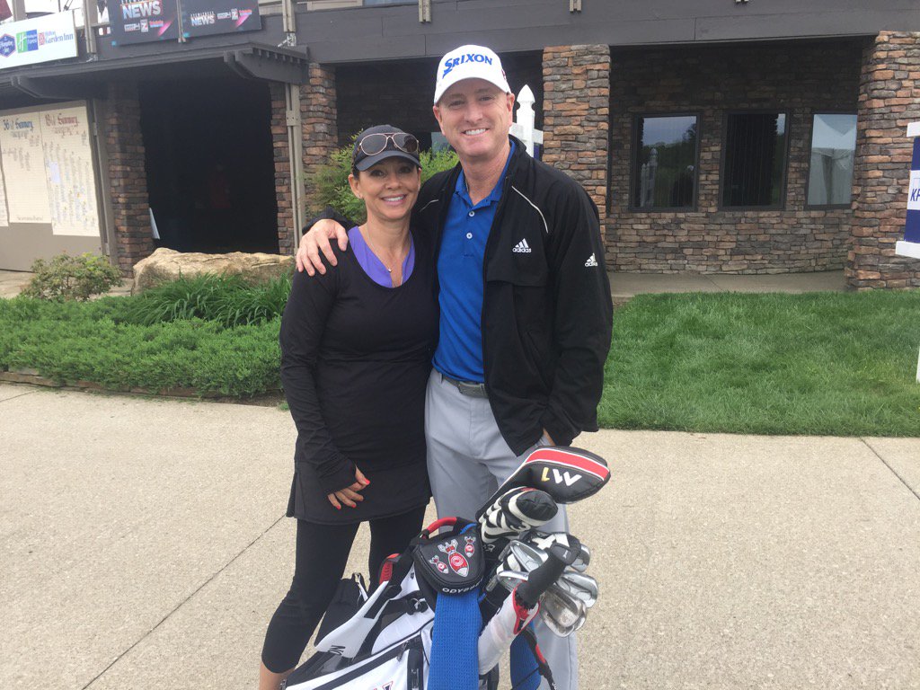 With his wife on the bag, <a href="/SteveFleschGolf/">Steve Flesch Golf</a> is ready for Saturday @ulcgolf