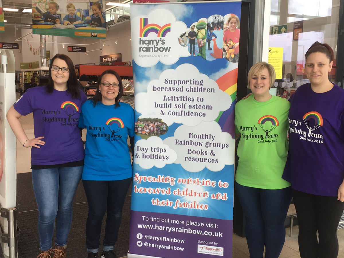 <a href="/Tshirts2uUK/">Tshirts2u</a> we love our t shirts!! Thank you for your support of our SkyDive ! Here's just 1/3 of our Team 😀🌈