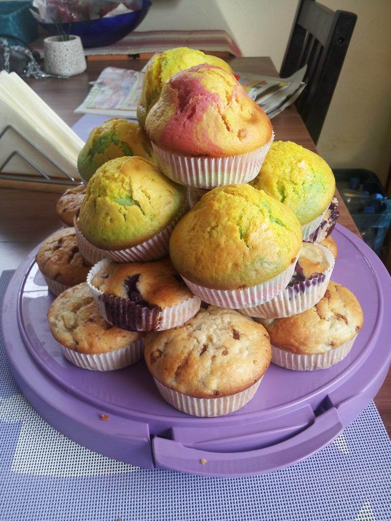DrakebyRS's tweet photo. Thanks all of you for the nice birthday greetings:)
Oh I get some present from my friends yamyam:P #muffins https://t.co/lGRSNKflKY
