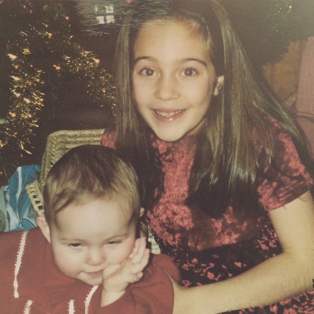 ruthmansell1990's tweet photo. Cutest kid on the block since 1990 👧🏽💁🏽 #90sKid #90sClothes #FashionPolice https://t.co/fFfbwMV2wz