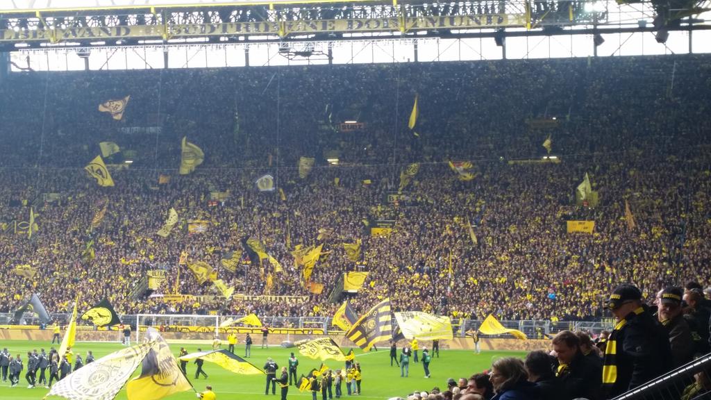 guill_OM's tweet photo. Ambiance de deglingos... #DORWOL #BVBWOL https://t.co/IAmmAWUEKX