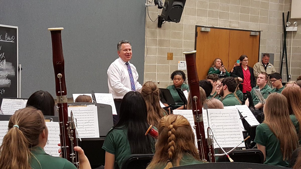 MrsHeitzBand's tweet photo. Great job @SFHSband in clinic with Dan Farris @NorthwesternU https://t.co/uwRr7TbBbi
