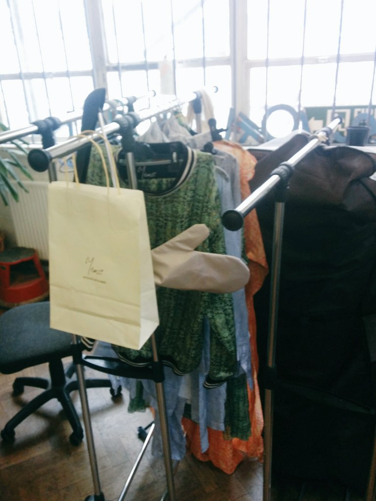 Yemzi_'s tweet photo. @Crown2k16 Prepping for the fashion show tonight, who's got tickets? https://t.co/5Utms4AqeK