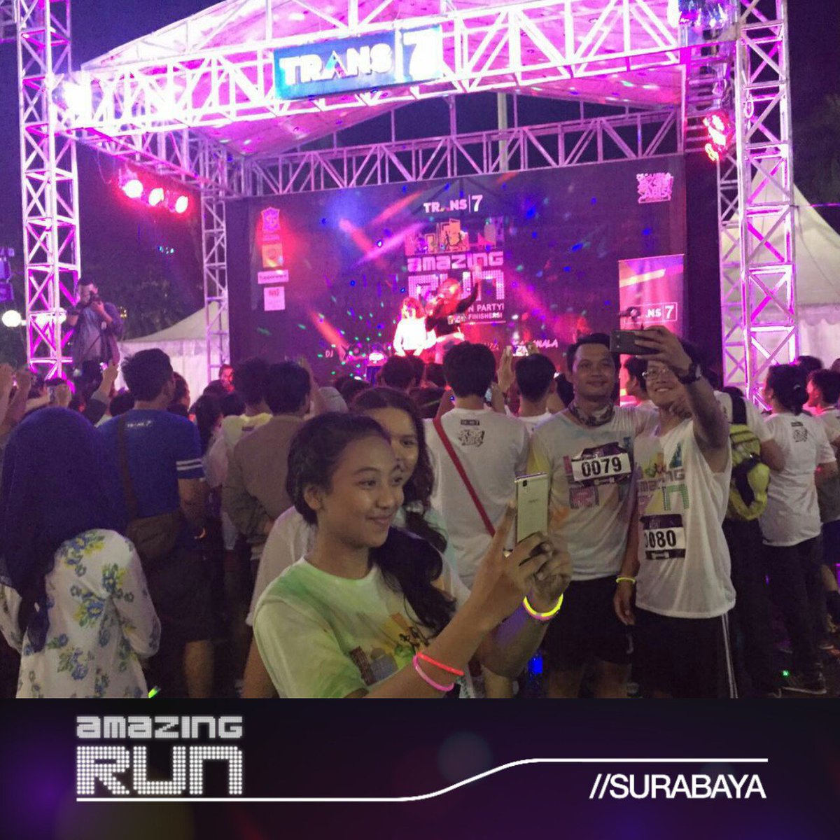TRANS7's tweet photo. Wah kalo urusan Eksis Abis di #AmazingRunSBY , peserta yang satu ini juga gamau kalah ternyata https://t.co/jmOS8bSlbI