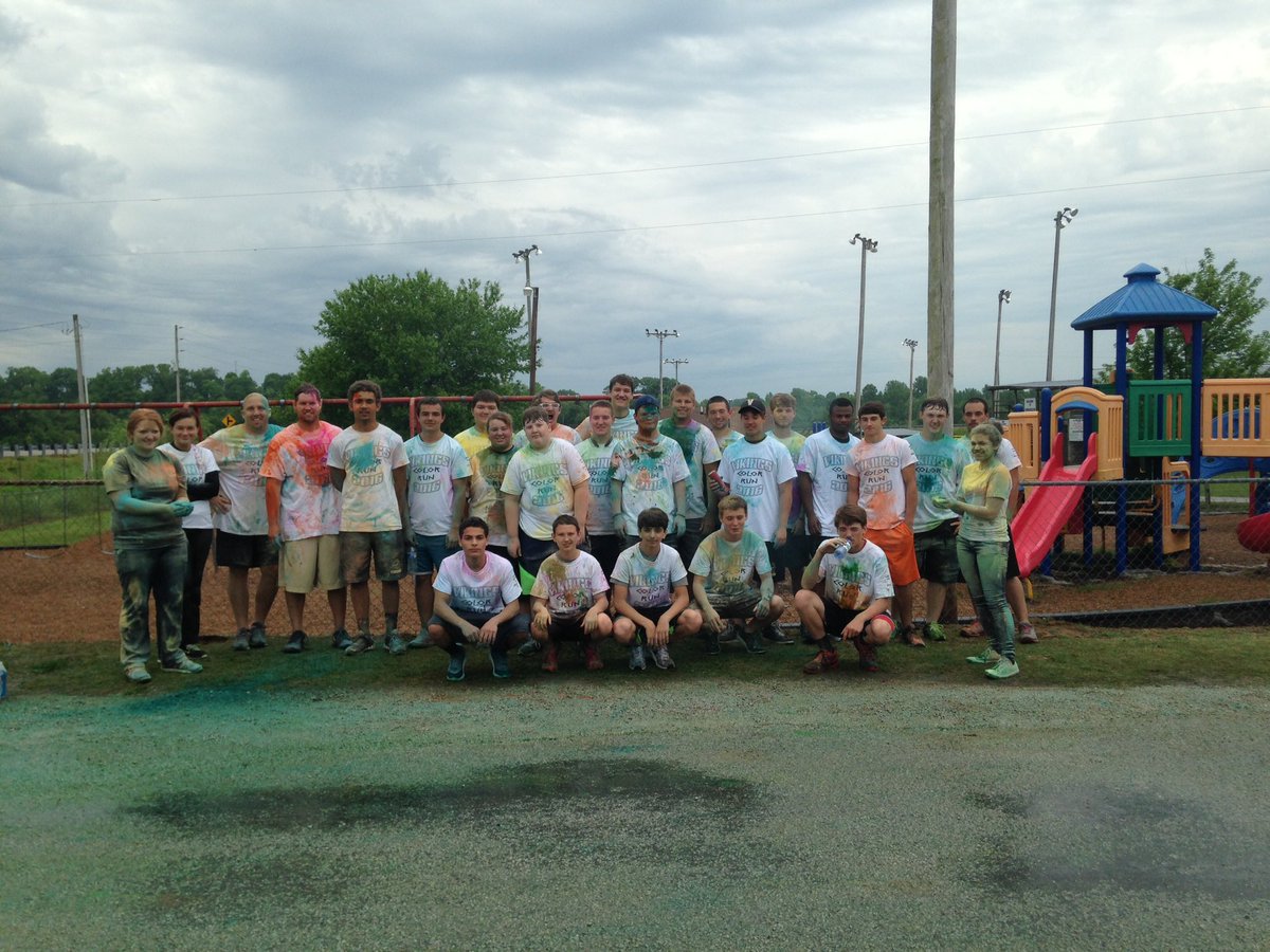 Billysawyer3's tweet photo. #VikingColorRun https://t.co/81RUCtMHwA