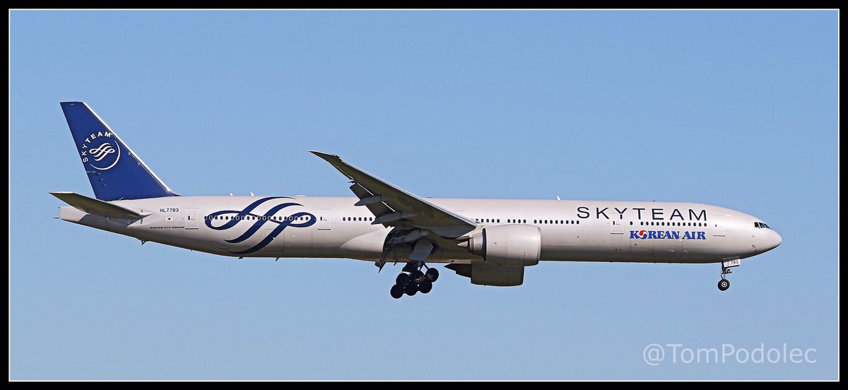 TomPodolec's tweet photo. PHOTOS @KoreanAir_KE #KE73 @Skyteam Livery arriving rwy 05 #Toronto today https://t.co/2YbPyeIcLa @TorontoPearson https://t.co/n6XH8to2eT