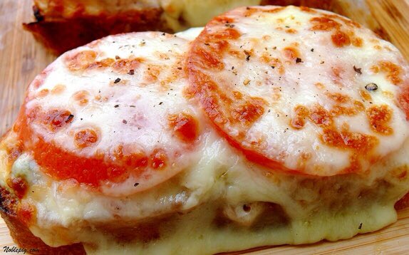 SamSmithSailorz's tweet image. @samsmithworld I'm making yummy Tuna Melts with freshly baked bread &amp;amp; Cesar Salad with Avocado😋😋Would you like some?