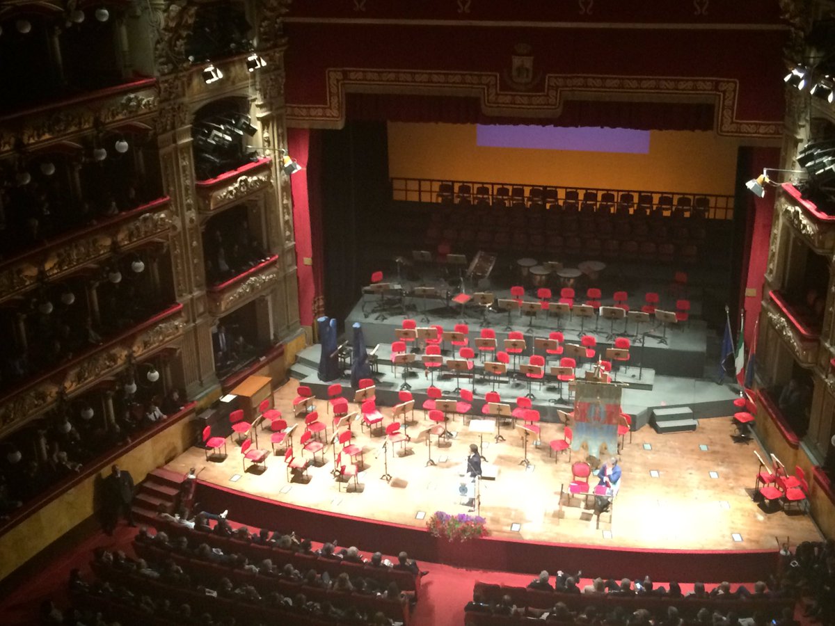 CataniaPD's tweet photo. Teatro gremito! Un atto di attenzione senza eguali per #Catania! Grazie a @matteorenzi e @enzobianco_ https://t.co/1S1PSHokx6