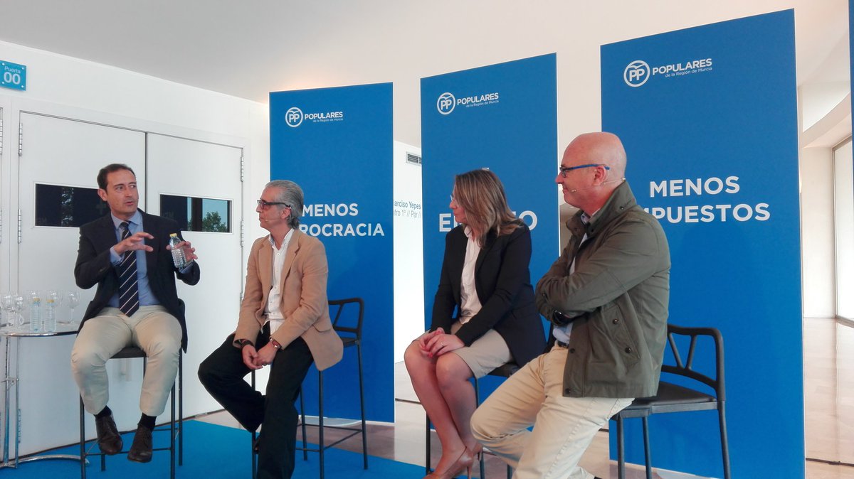 JHdezAlbarracin's tweet photo. "El decreto de simplificación del Gobierno de Murcia es un voto de confianza al empresario". @juanceldran #Syscomed https://t.co/p51XfV21C1
