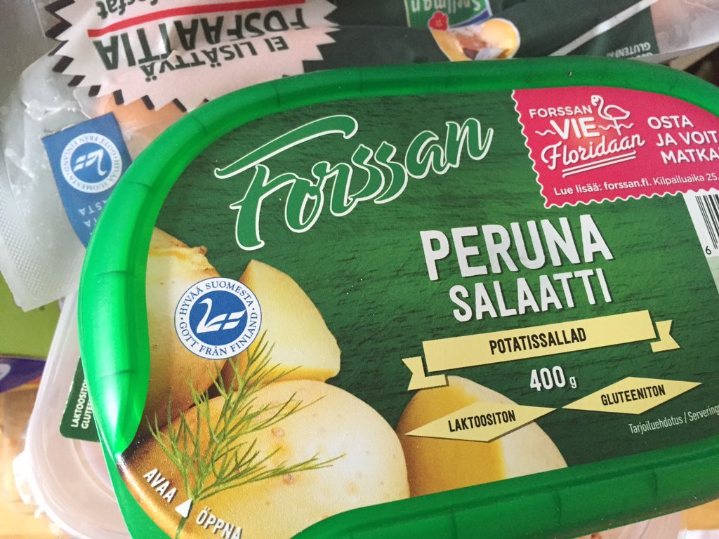 JussiKarki's tweet photo. Yhdestä asiasta olen perinteisesti tarkka: juhlapäivinä vain parasta pöytään. #vappu #forssa https://t.co/5TRcC01dVt